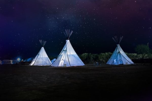Découvrez les différents types de huttes proposés par le camping des cabanes