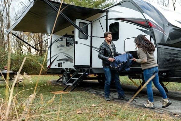 Les équipements et les services disponibles dans les roulottes du camping des cabanes