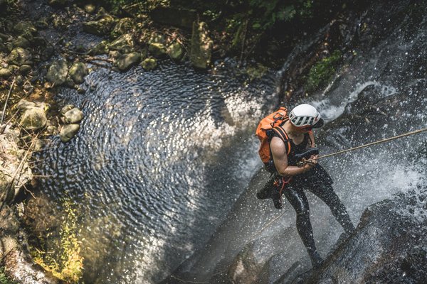 Quelles sont les activités à faire dans les Gorges du Tarn lors d'un séjour en camping ?