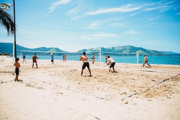 Quels sont les conseils pour réserver un camping de Vias Plage en juillet ?