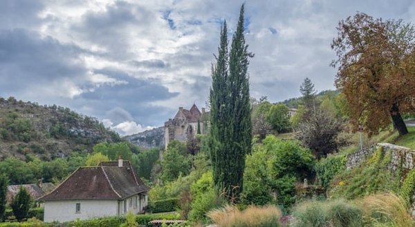 Découvrez les plus belles cabanes dans les arbres du Lot pour une escapade insolite
